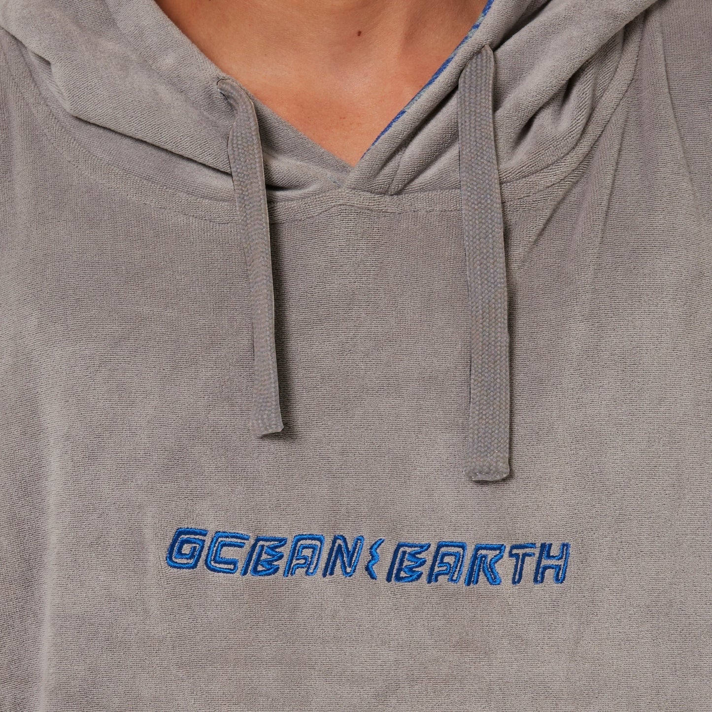 O&E IGNITE HOODED PONCHO - GREY