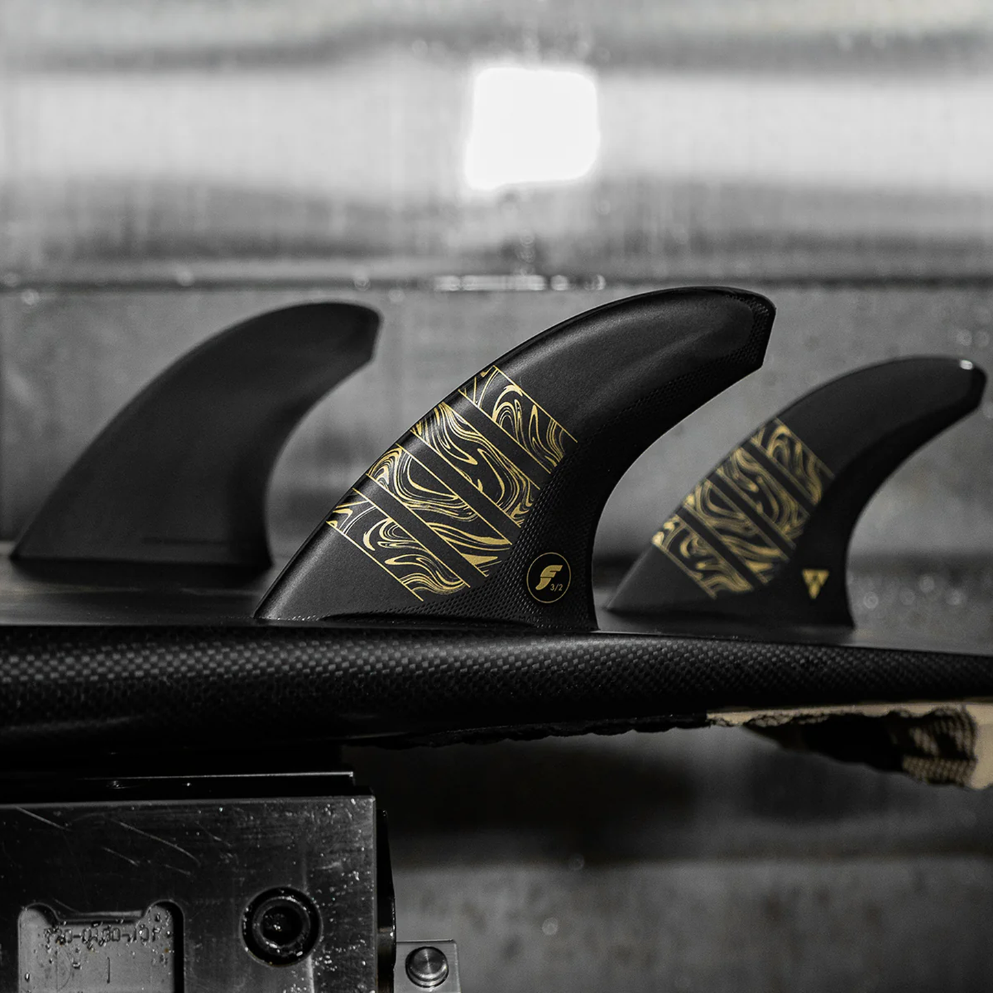 FUTURES VECTOR 3/2 ALPHA TRI M - CARBON/GOLD