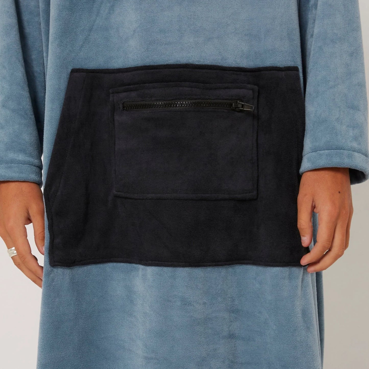 O&E SURF ESSENTIAL L/S PONCHO - PETROL