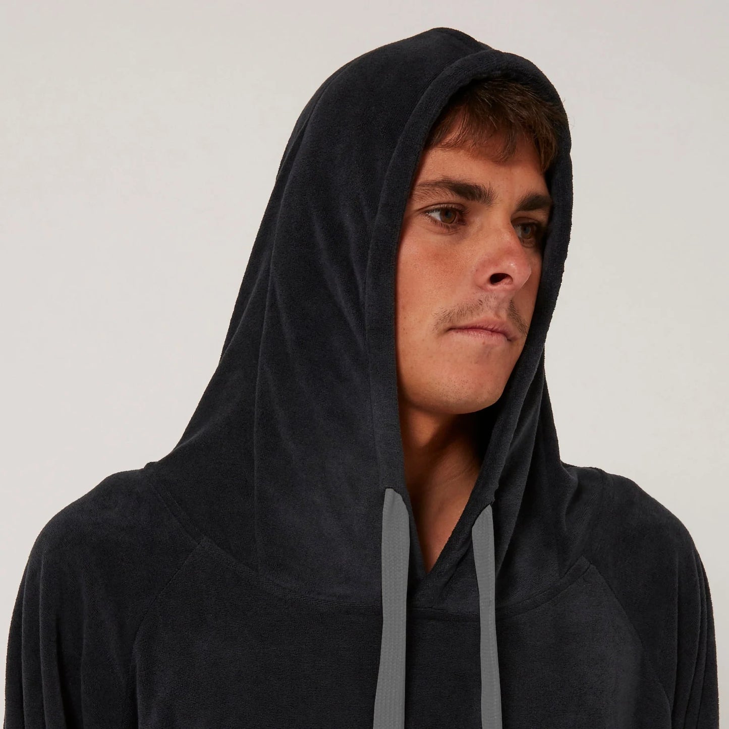 O&E SURF ESSENTIAL L/S PONCHO - DULL BLACK