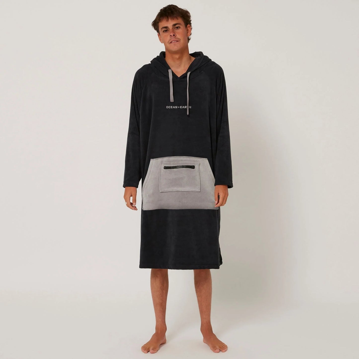 O&E SURF ESSENTIAL L/S PONCHO - DULL BLACK