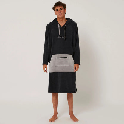 O&E SURF ESSENTIAL L/S PONCHO - DULL BLACK