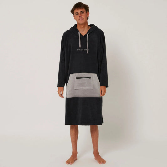 O&E SURF ESSENTIAL L/S PONCHO - DULL BLACK