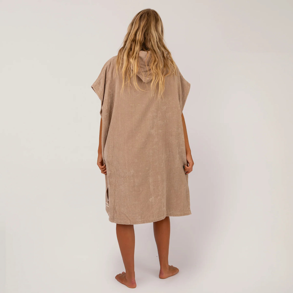 O&E DAYDREAM HOODED PONCHO - HAZELNUT
