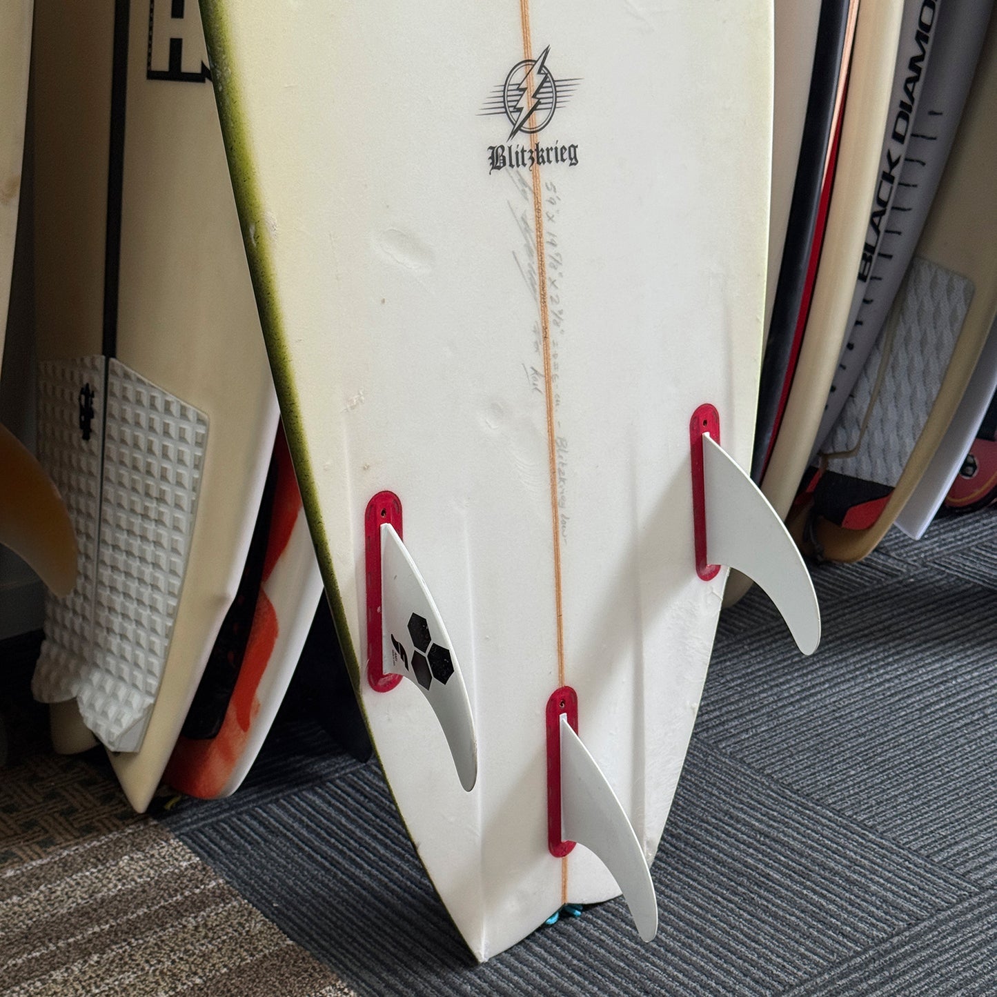 LUKE YOUNG BLITZKRIEG LOW 5'9" FUTURES 30L