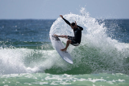 HARLEY INGLEBY | TOLHURST HIBT 6'10" THUNDERBOLT RED FCS II 45L - WHITE