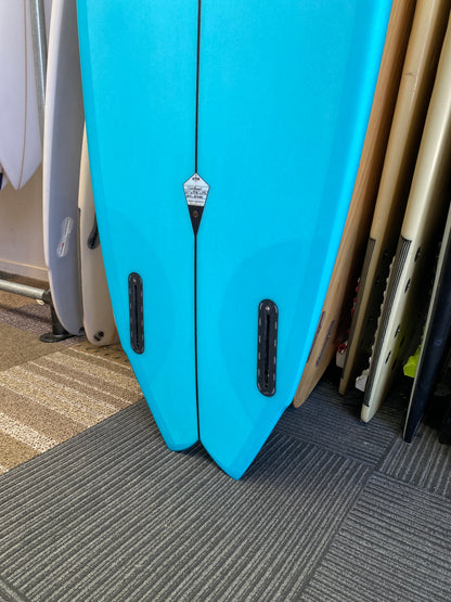 ALBUM TWINSMAN 5'7" PU FUTURES 30.5L