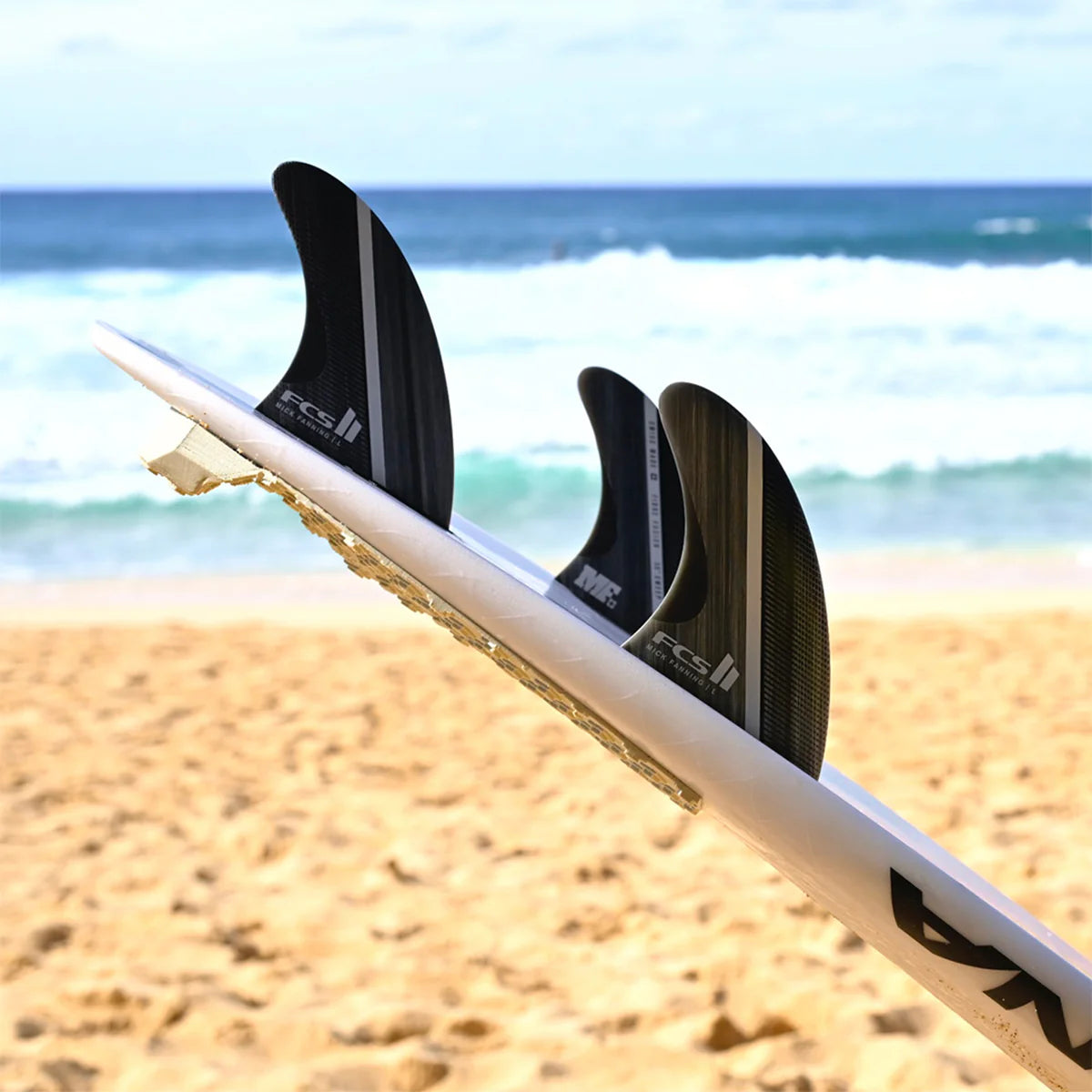 FCS II MICK FANNING GLASS FIBRE FUSION TRI M/L - SMOKE/WHITE