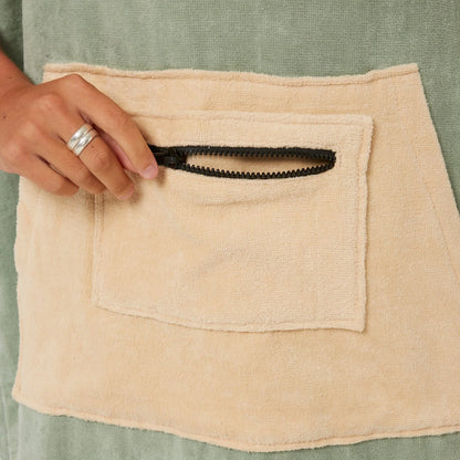 O&E DAYBREAK HOODED PONCHO - SAGE