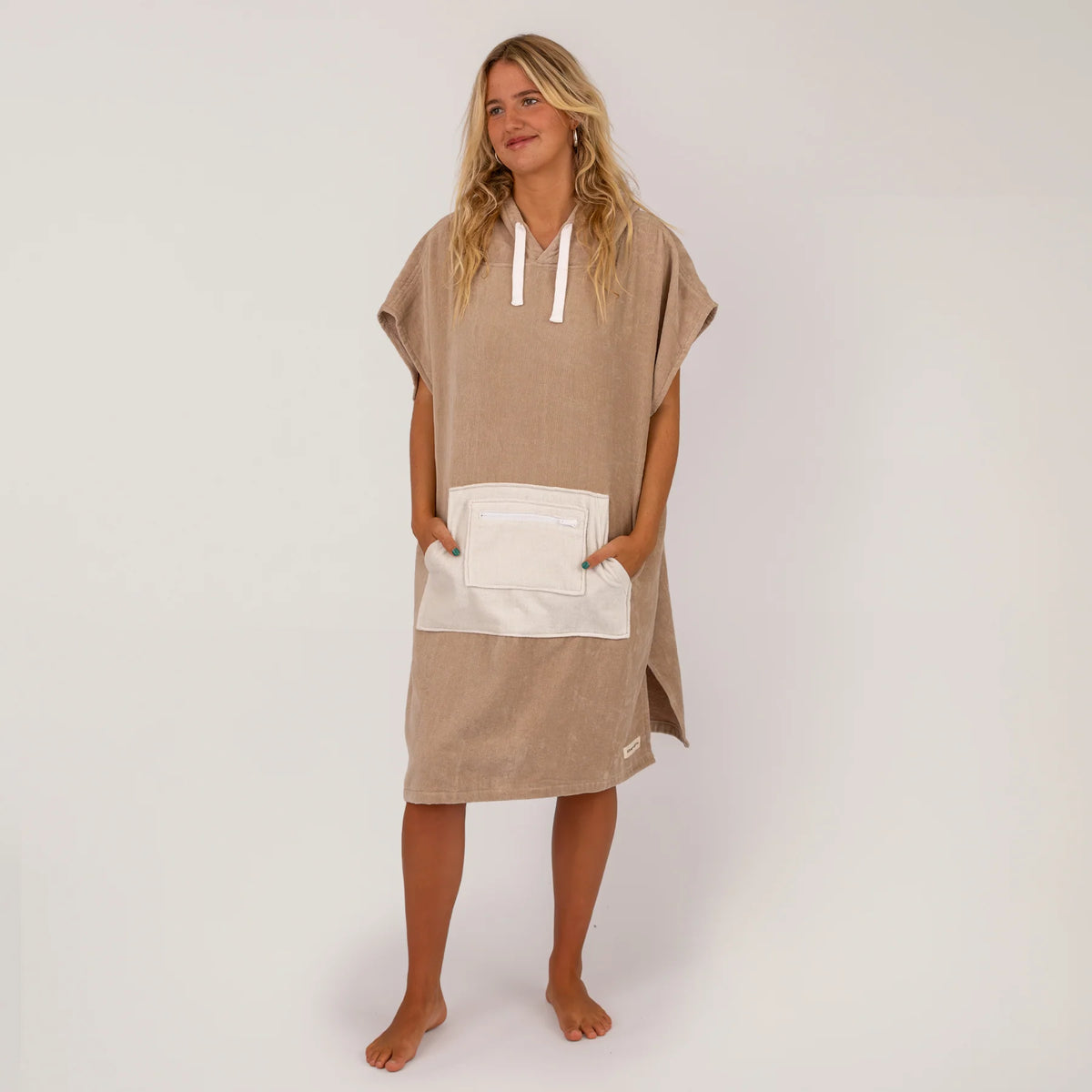 O&E DAYDREAM HOODED PONCHO - HAZELNUT
