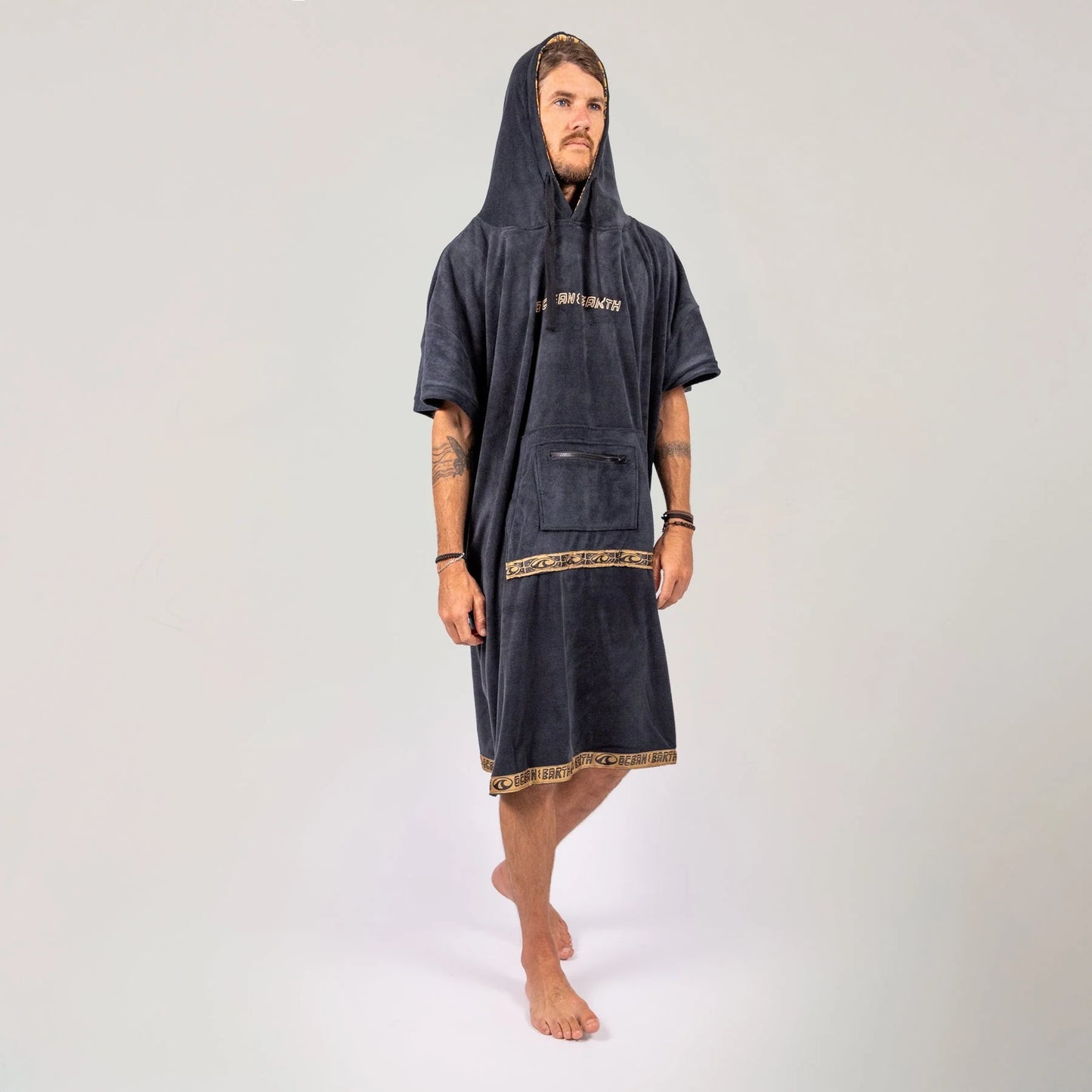 O&E IGNITE HOODED PONCHO - DULL BLACK