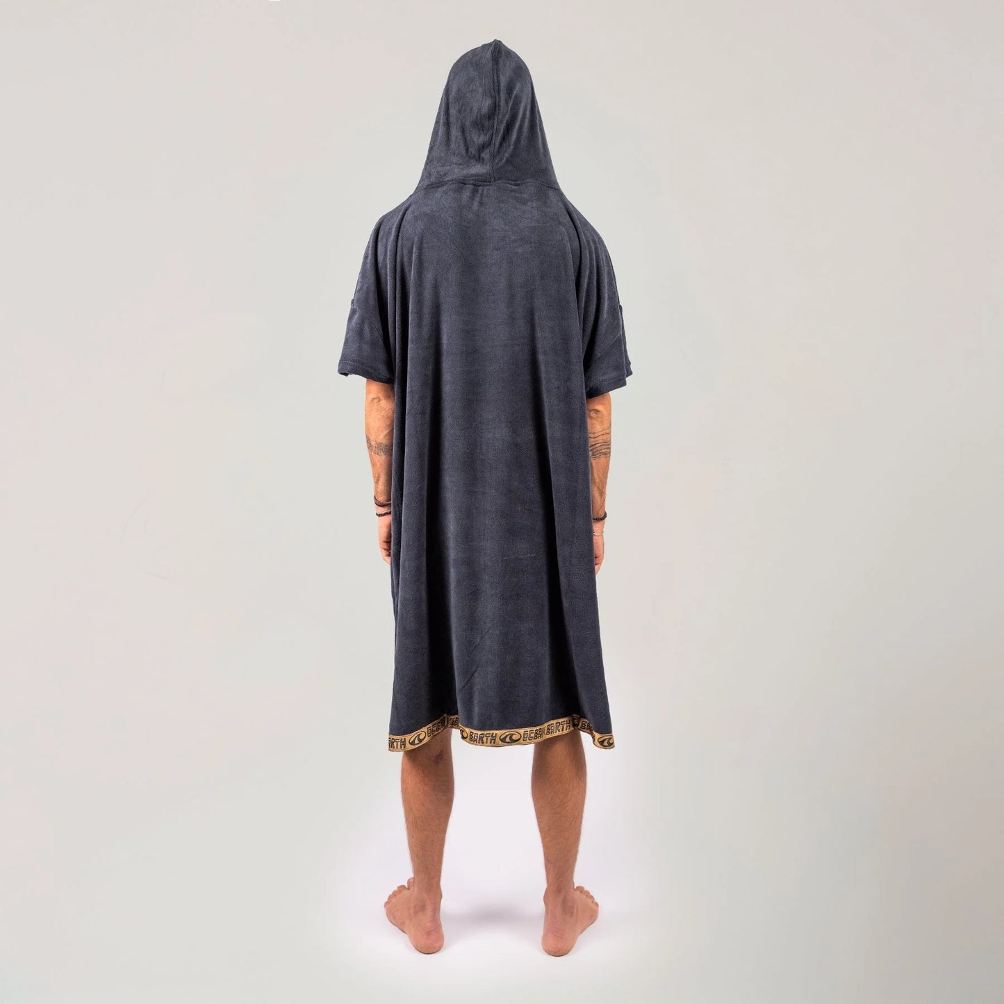 O&E IGNITE HOODED PONCHO - DULL BLACK