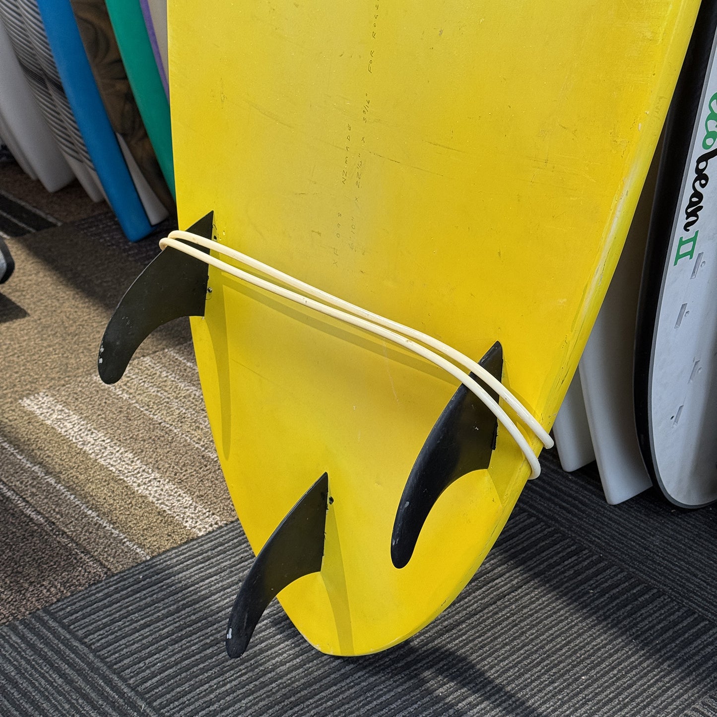 YELLOW SURFBOARD 6'10" 50L EPOXY FCS